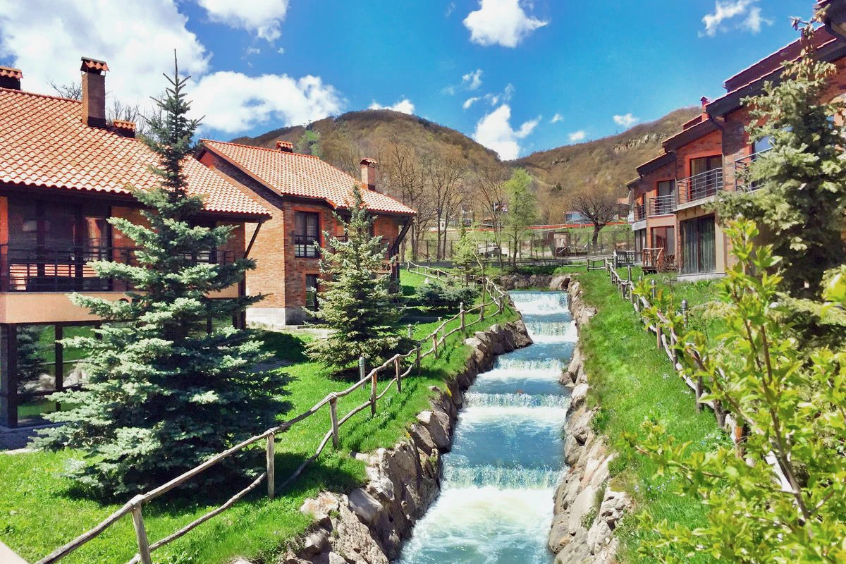 Teghenis Resort