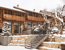 Dilijani Tun hotel