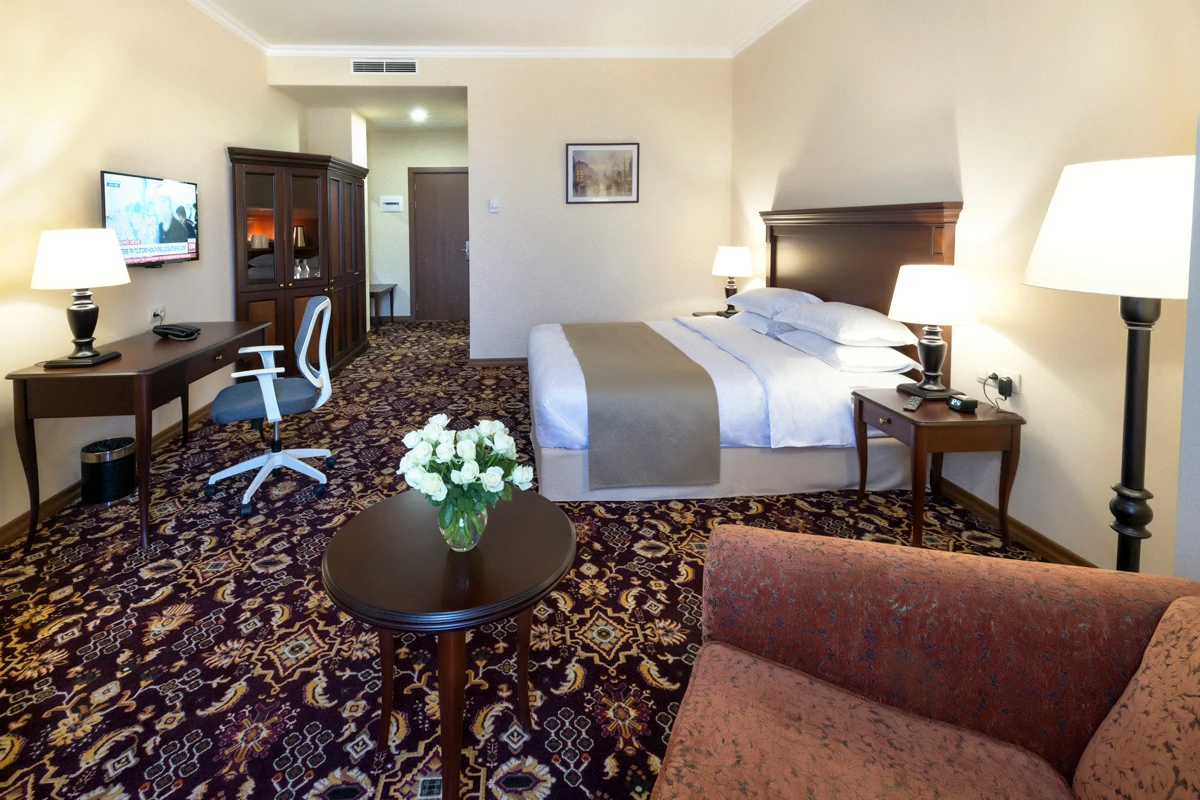 Semi Suite
