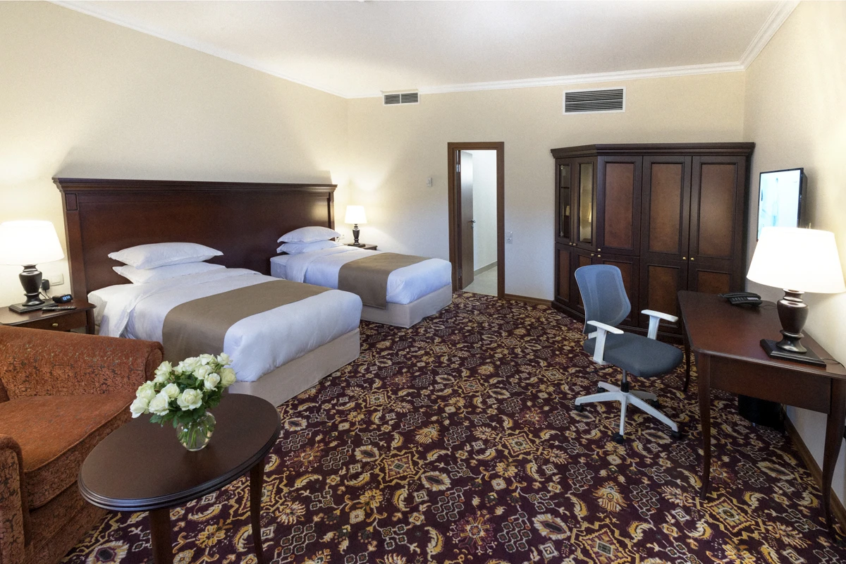 Semi Suite Twin